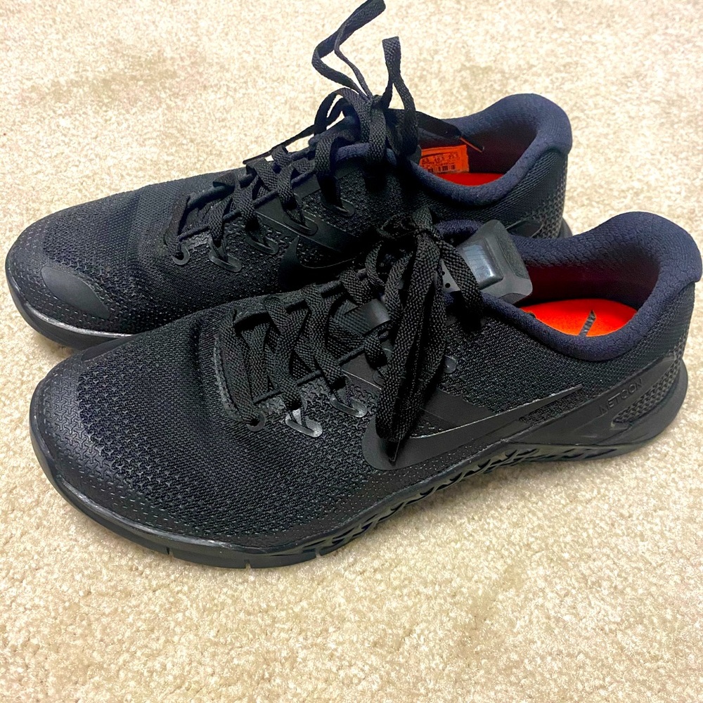 Women’s Nike metcon sneakers brand new size 7.5